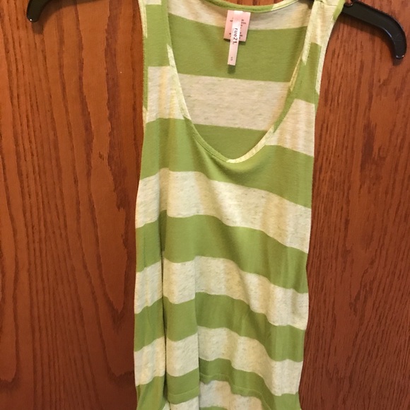 Tops - Picture 6 of 7